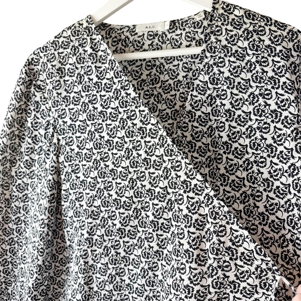 A.L.C. Ray Silk Women's Black White Floral Print Long Sleeve Wrap Blouse Size 4 - Picture 3 of 7
